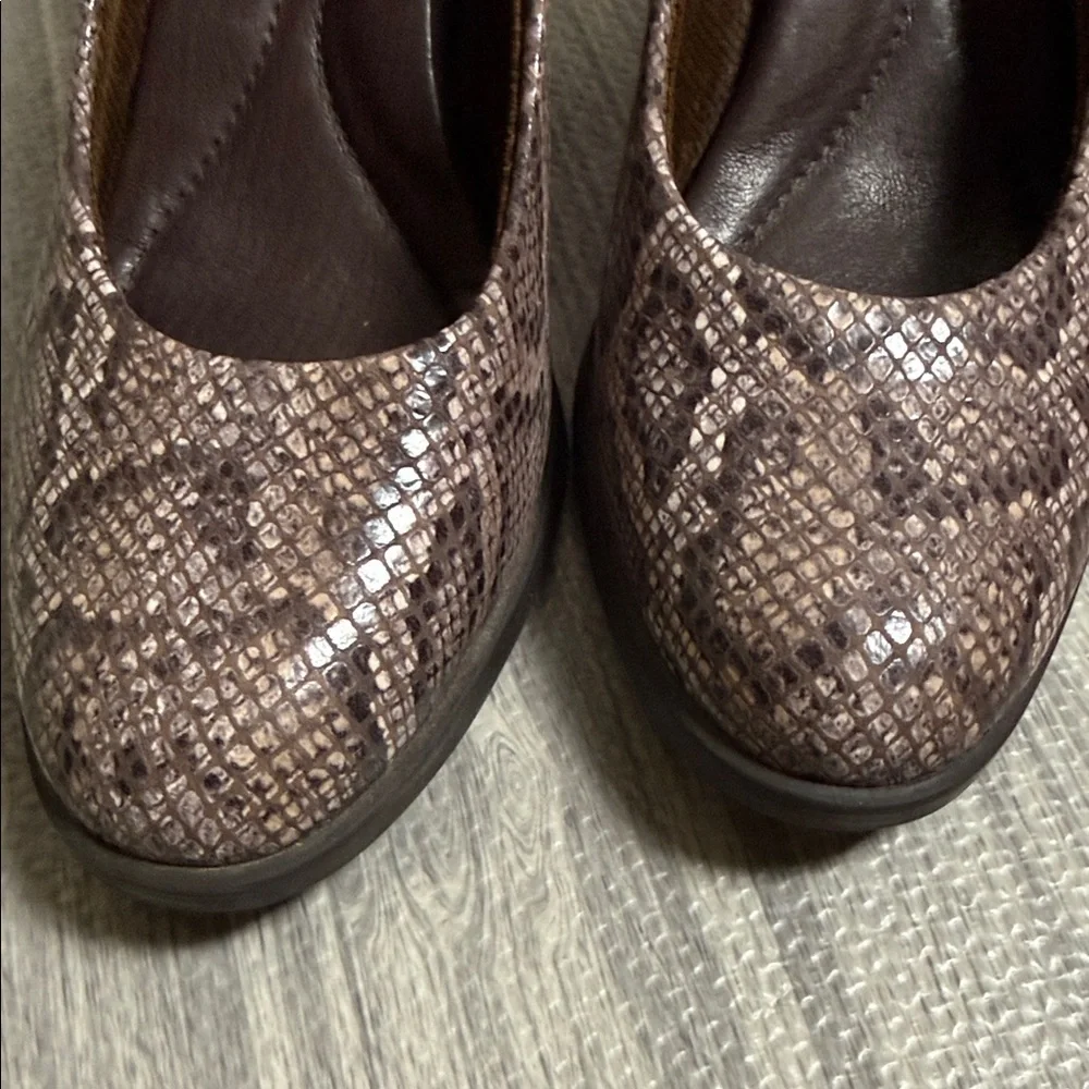 Born Women's Brown Snake Print Shoes Size 6.5